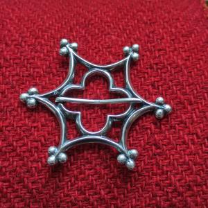 Uta - Postříbřená spínací brož na středověký kostým