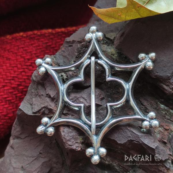 Decorative silver plated ringbrooch for medieval clothing - Uta