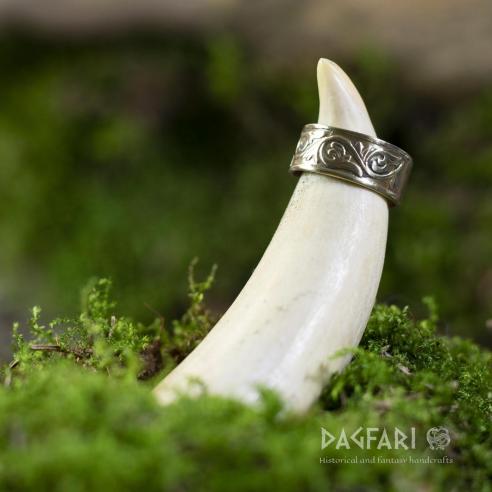 Handgeschmiedeter Ring aus Messing mit Muster Avar Flora