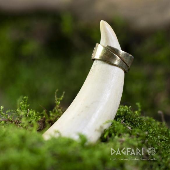 Handgeschmiedeter Ring aus Messing mit Muster Avar Flora