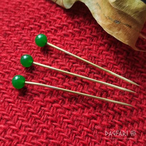 NEFRIT Ručně vyrobený zelený špendlík se skleněnou hlavičkou