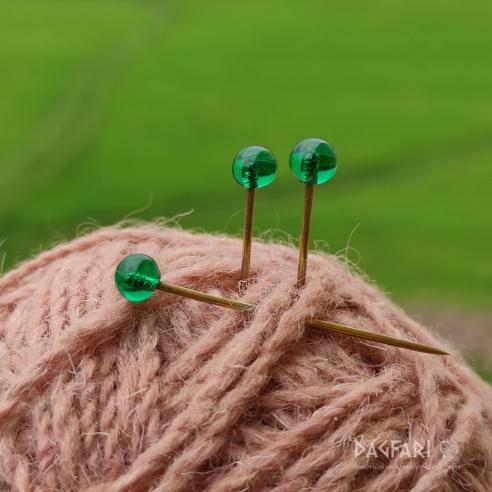 SMARAGD Průsvitný zelený špendlík ze skla do závoje, vrcholný středověk