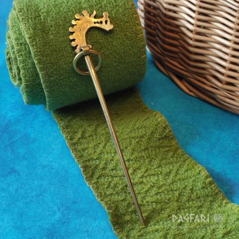Bronze-Mantelnadel (Gewandnadel) mit Drachenkopf aus Birka