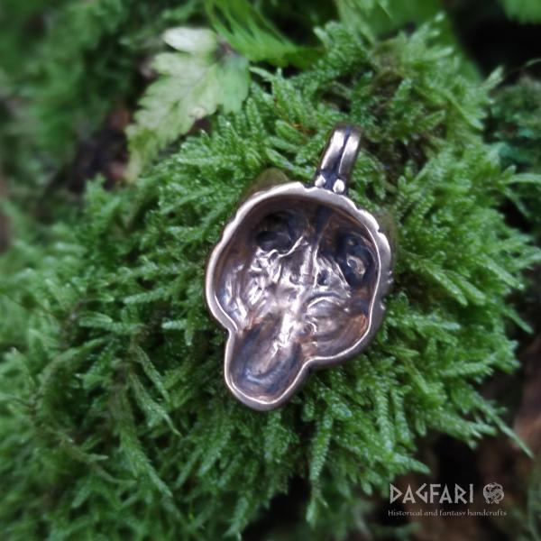 Small bronze wolf Geri, original pendant of artistically crafted wolf head