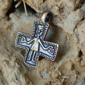 Křížek z Vratislavi - raný středověk - bronzová replika 2