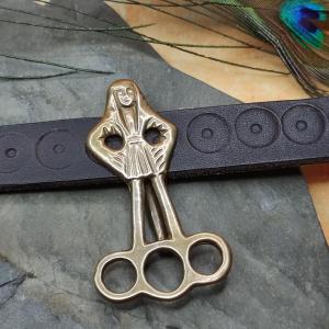 Servant of Three Masters - Belt holder - High Middle Ages, brass 2