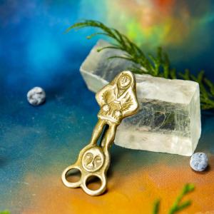 Servant of Two Masters - Belt holder - High Middle Ages, brass