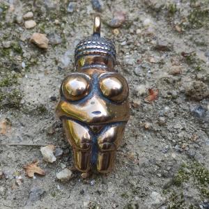 ♡ Venus of Willendorf - replica of female statue, Austria, pendant