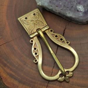 KAREL 1390 - 1420, Zdobená lyrovitá přezka na (hedvábný) opasek, vrcholný středověk