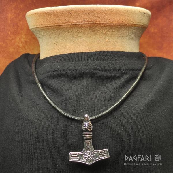 AEGISHJALMUR - Schutzschild Thors Hammer und Helm des Schreckens