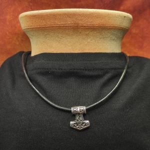 BABY VIKING - Winziger Thors Hammer aus antiallergischem Stahl 2