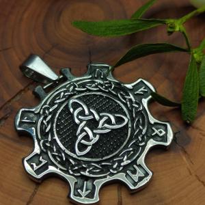 VIKING WARRIOR - Runen, Valknut und Triskel, doppelseitiges Amulett aus Stahl 2