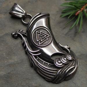 VIKING DRAKKAR - loď vikingů, plachty s Odinovým symbolem Valknutem