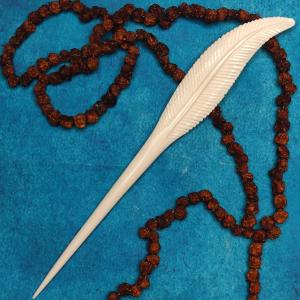 SAELIND feather-shaped hairpin, hand-carved bone