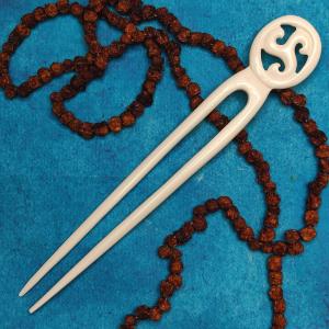 TRISKELION Hair pin with two spikes