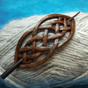 UNA Wooden arched ,,D" hairpin, with needle through chignon 2