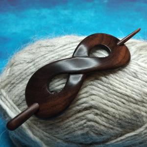 INKOGNITO Dřevěná oblouková ,,D" spona do vlasů, s jehlicí skrz drdol 2