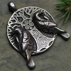 Amulet HUGINN a MUNINN - Odinovi krkavci na stromě