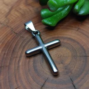 Prostý křesťanský křížek z hypoalergenní oceli 2