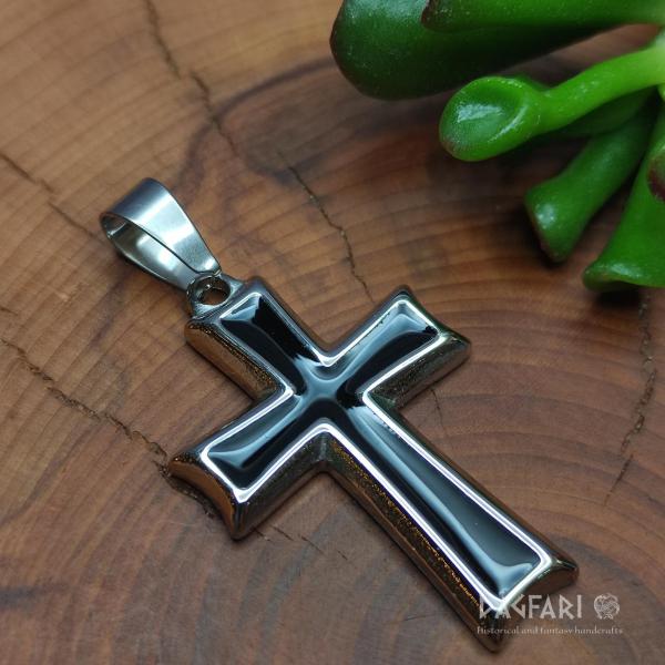 Moderní křesťanský kříž s černým smaltem, chirurgická ocel