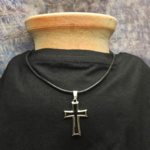 Moderní křesťanský kříž s černým smaltem, chirurgická ocel 2