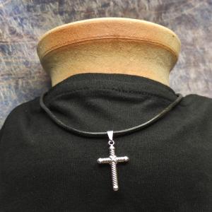 Gebundenes Kreuz, klein, gedrehte Optik, Edelstahl 2