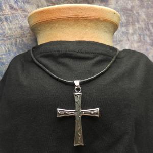 Velký leštěný kříž, zdobený vlnovkou, chirurgická ocel 2