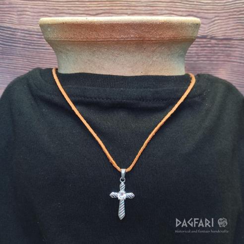 Malý křížek s broušeným kamínkem