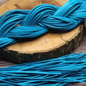 TYRKYSOVÁ sytě barvená kůže - pevná šňůra 85 cm