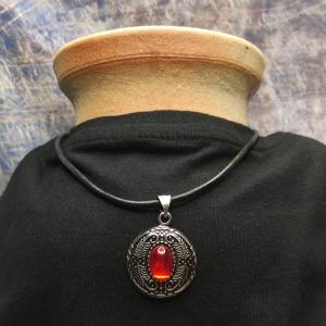 Art Nouveau VAMPIRE MEDAILON with red stone 2