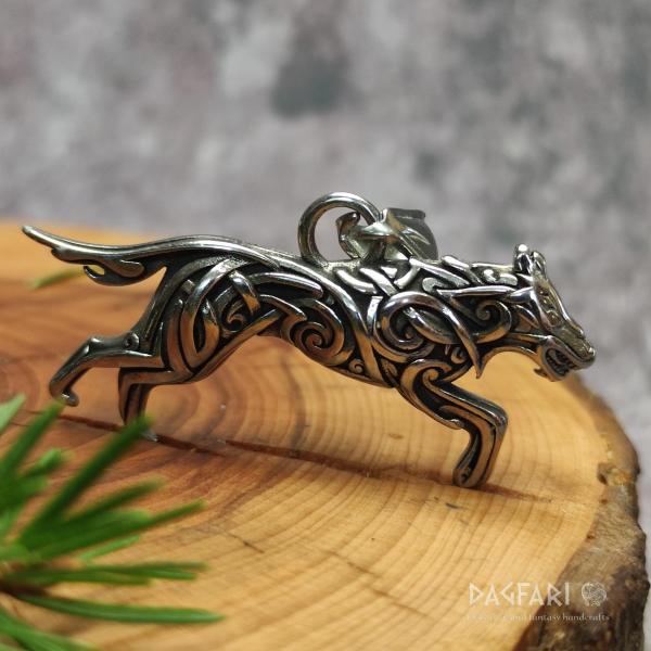 RUNNING WOLF - pendant the body of the beast from mythical braids