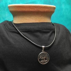 BÍLÝ STROM - černěný nerezový přívěsek 2