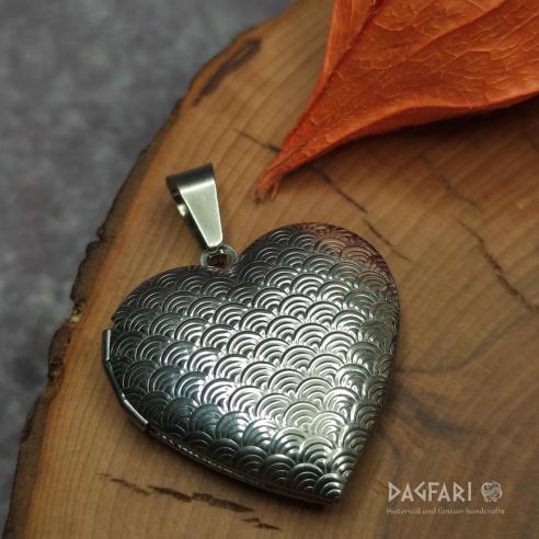 ♡ ROMANTIC HEART - Opening medallion for photo, fan motif