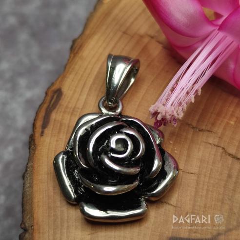 SCHWARZE ROSE Susanne - schön und gefährlich