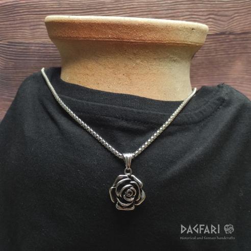 SCHWARZE ROSE Susanne - schön und gefährlich