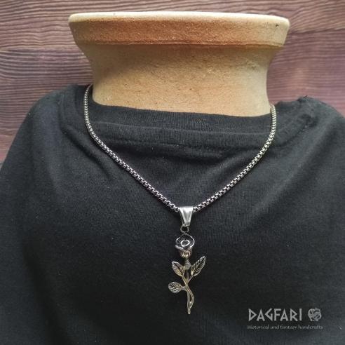 OCELOVÁ ČERNÁ RŮŽE - trpělivá, krásná i nebezpečná