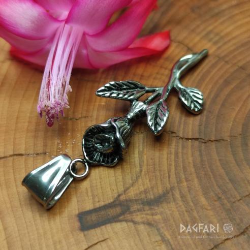 OCELOVÁ ČERNÁ RŮŽE - trpělivá, krásná i nebezpečná