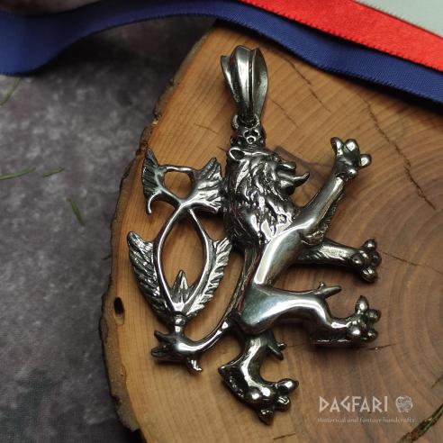 Hrdý ČESKÝ LEV - dvouocasý znak české státnosti