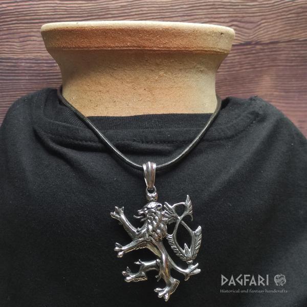 Hrdý ČESKÝ LEV - dvouocasý znak české státnosti