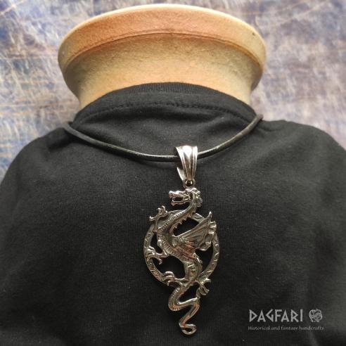 DLOUHÝ DRAK  -  potomek čísnkého ohnivého draka