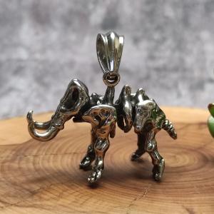 MAMUT - velký zahnutý zuby nahoru!