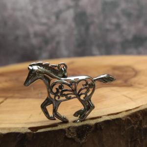 Kůň v běhu LUCKY STAR - prořezávaný vzdušný přívěsek z oceli