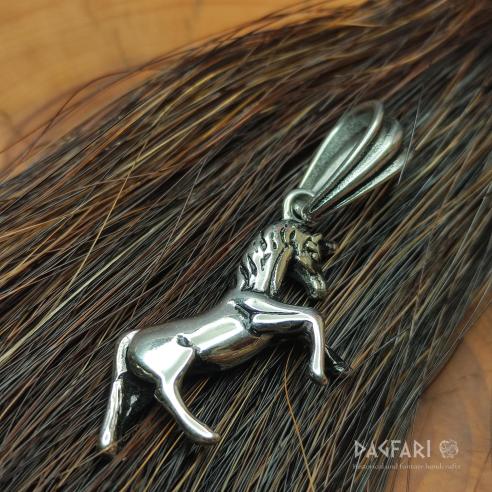 EINHORN KARKADAN - Pferdeamulett mit einem magischen Horn