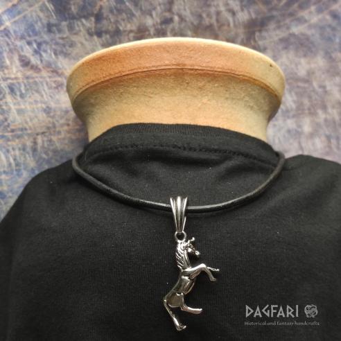 EINHORN KARKADAN - Pferdeamulett mit einem magischen Horn