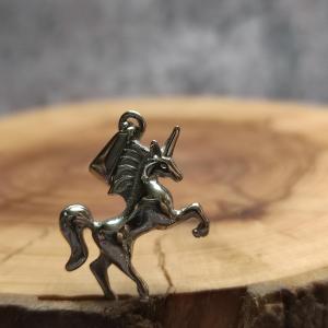 JEDNOROŽEC YKSISARVINEN - přívěsek koně s jedním magickým rohem